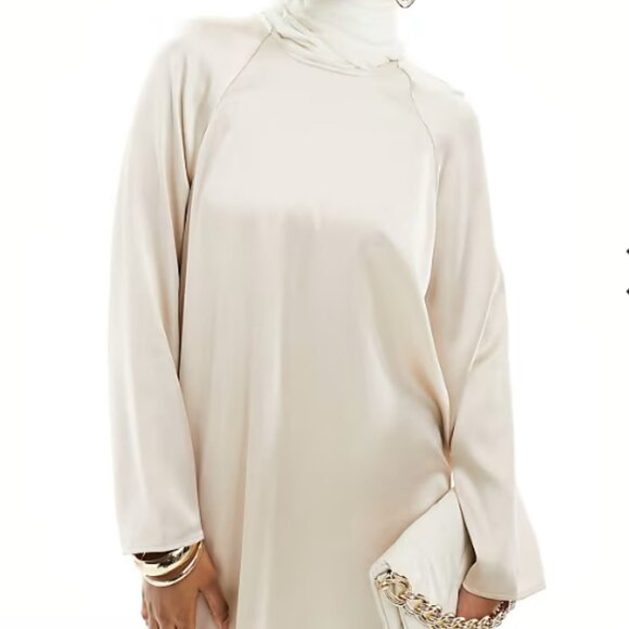 ASOS DESIGN satin crew neck oversized maxi dress in champagne - Picture 2 of 4